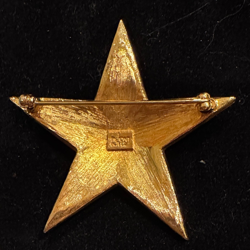 Joan Rivers Gold Star Brooch - Picture 2 of 2